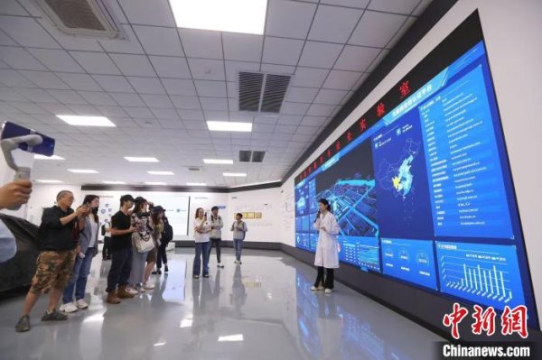 富兴配资端 （活力中国调研行）无人车从北京加速“驶”向全球